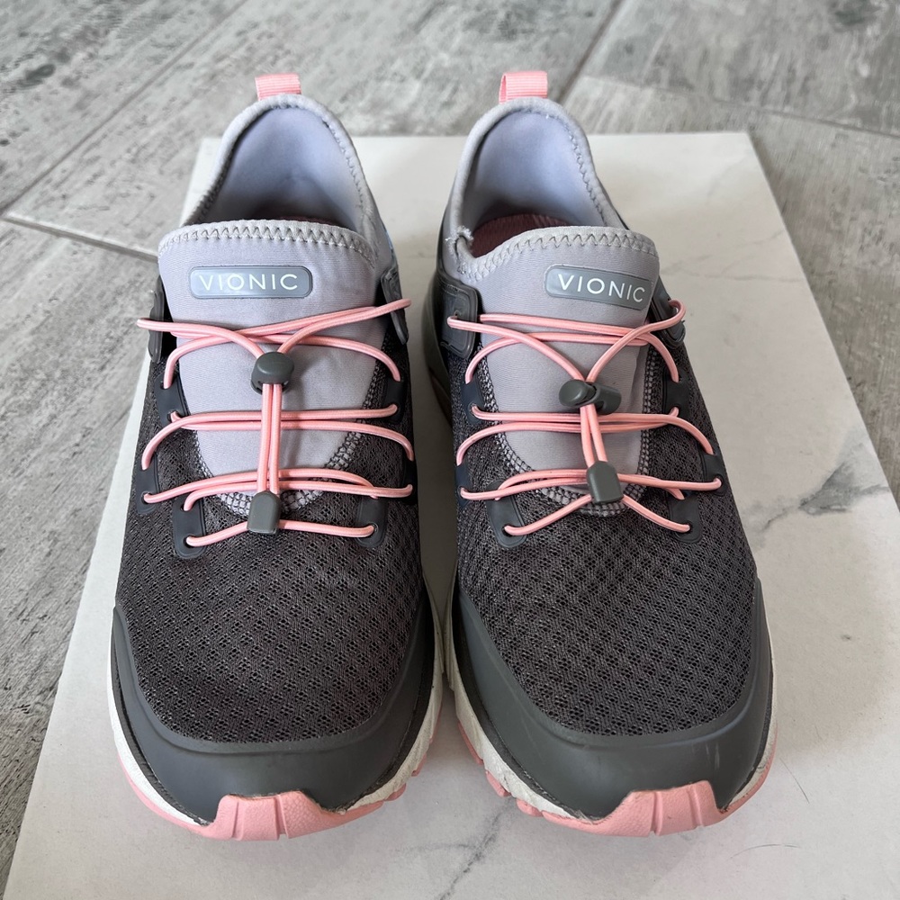 Vionic Women's Drift London Leisure Sneakers size 8. Pre owned.